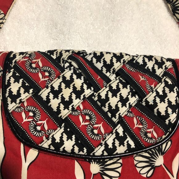 Vero Bradley Deco Daisy Red Black Houndstooth Design Inside Shoulder bag Retired - Picture 1 of 6
